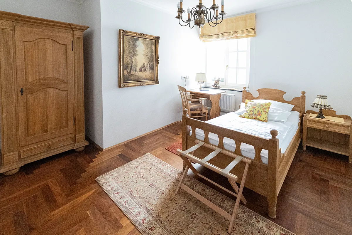 Einzelzimmer im Landhausstil mit Gemälde